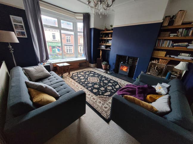 Double room in a large homely house Main Photo