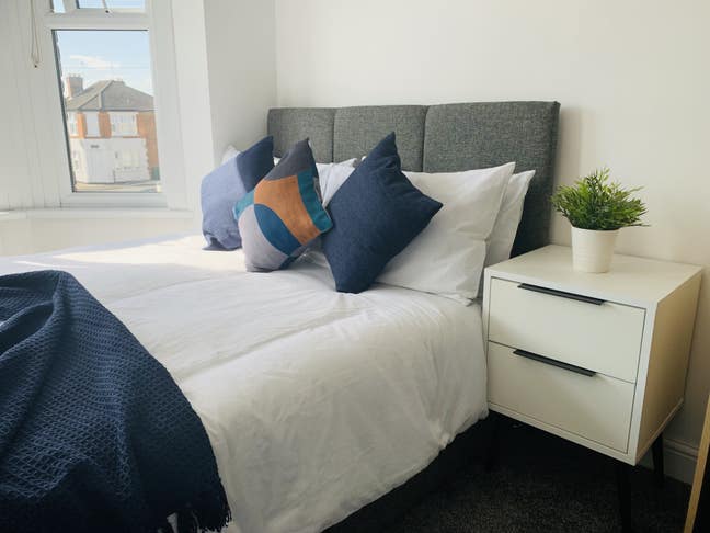 Studio flat for a couple!!!  Brilliant location!  Main Photo