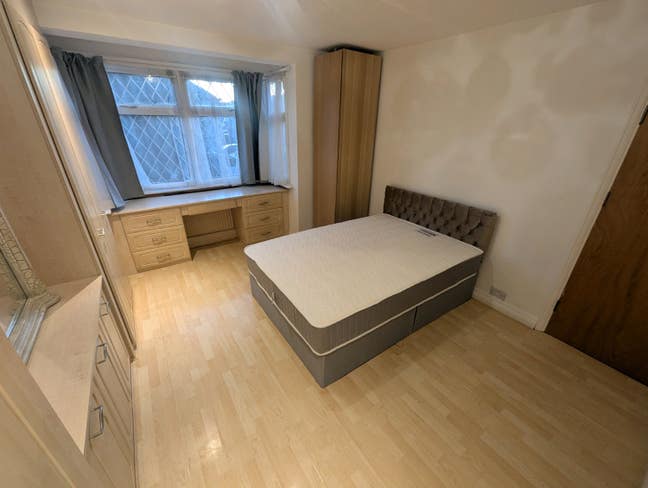 Double & Single Rooms Available 🚆 14Min to Stn Main Photo