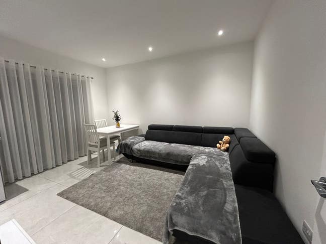 Large bright double room Main Photo