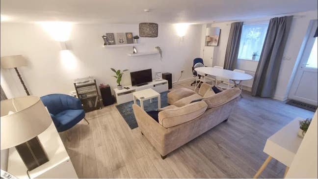 One Bedroom Flat on Chesham High Street Main Photo