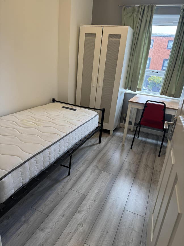 Single Room Needs Clean-Quiet-Considerate Tenant  Main Photo