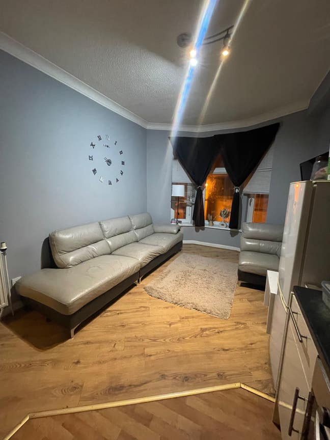 1 Rooms in 2 BHK sharing flat. Main Photo