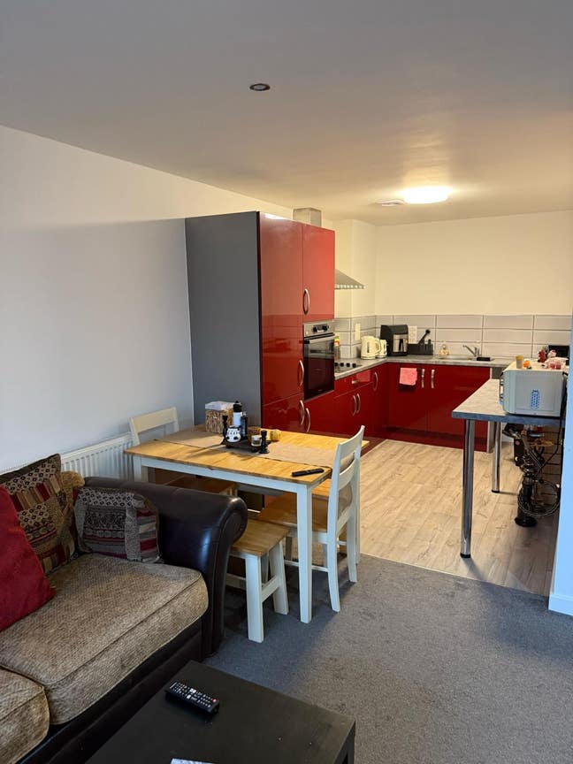 Spacious room for rent  Main Photo