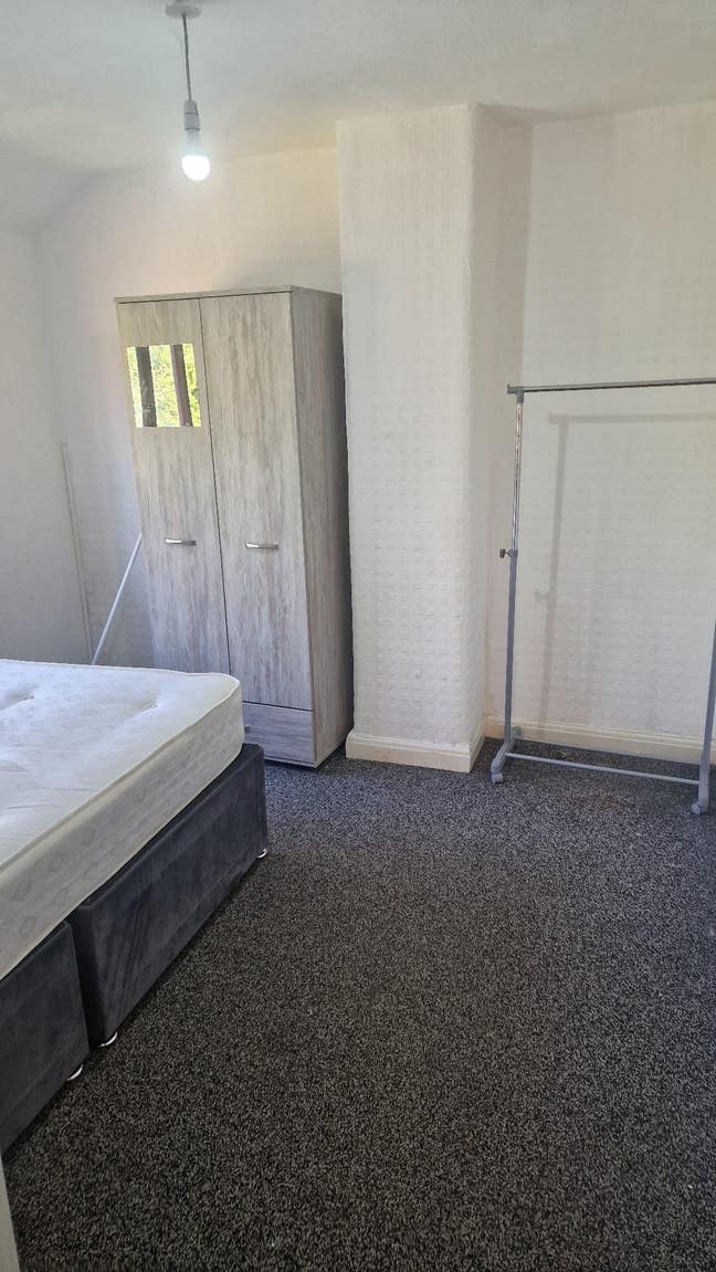 A single room available for rent  Main Photo