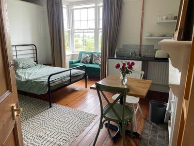 Self contained large room with en suite Main Photo
