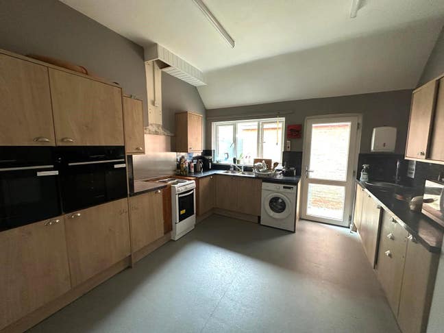 Spacious House Share £400 PCM All Bills Incl Main Photo