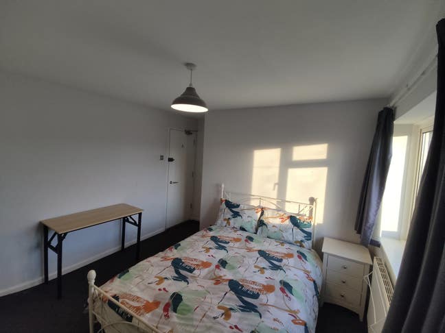Double Room to Rent inc. Bills Crawley Town Centre Main Photo