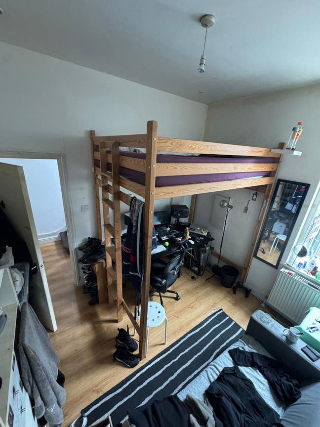 Double Room - Opposite Hackney Central station Main Photo