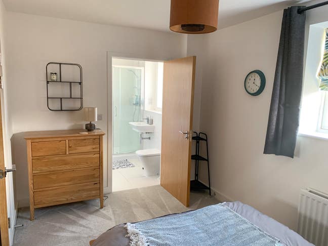 Double available for lodger Mon-Fri Main Photo