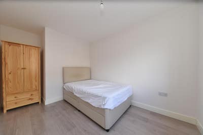Spacious Double Room with Allocated Bathroom Main Photo