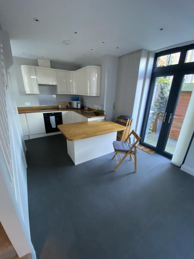 Room plus work From home space  Main Photo