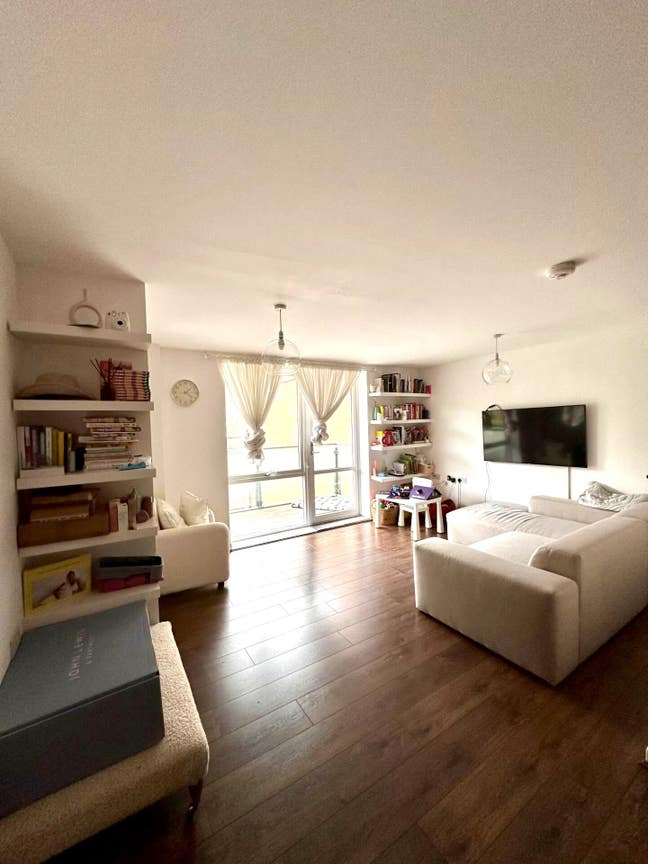 Huge Shared Apartment + Bedroom - Highbury Main Photo