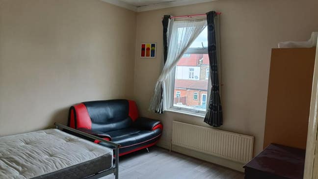 Spearate 2 Bed-Flat for Rent – IG1  – £2550 PCM Main Photo