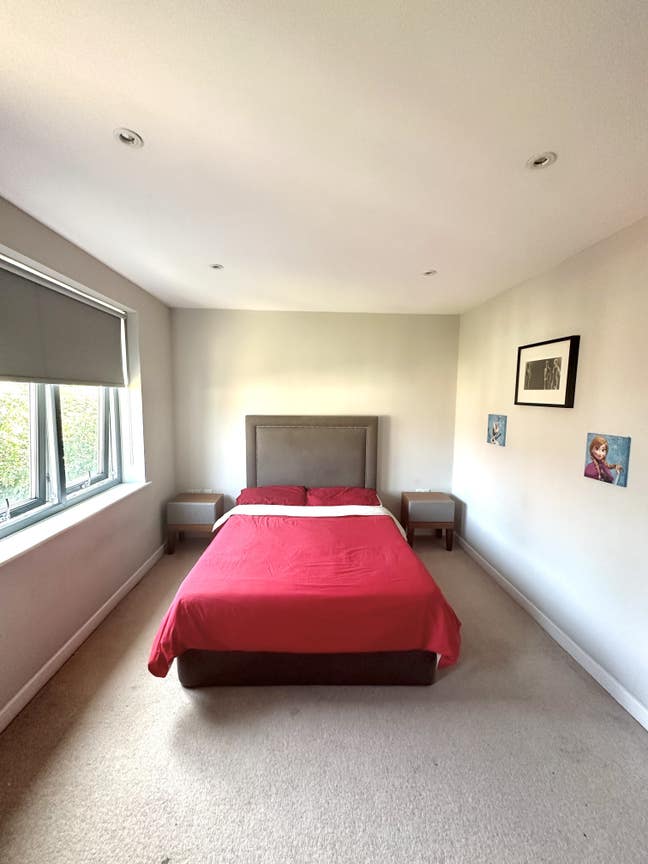 Double bedroom available  Main Photo