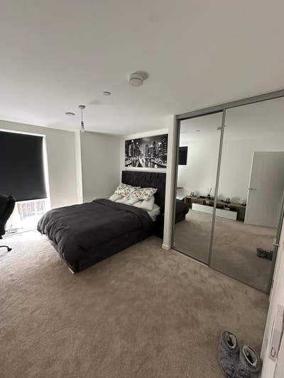 Spacious 2-bed & 2-bath furnished flat in Dartford Main Photo