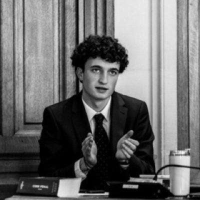 French student looking for accommodation Main Photo