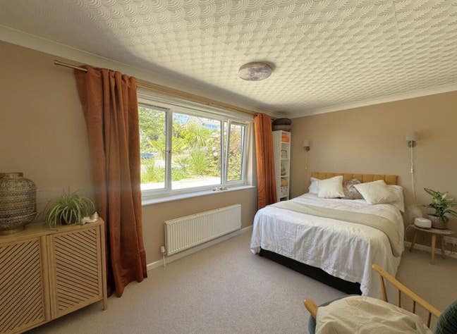 Furnished Double room for rent in quiet location Main Photo