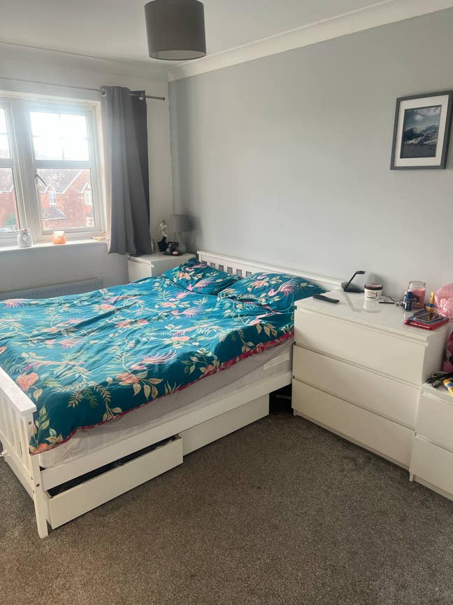 Large en suite Bedroom plus extra small room Main Photo