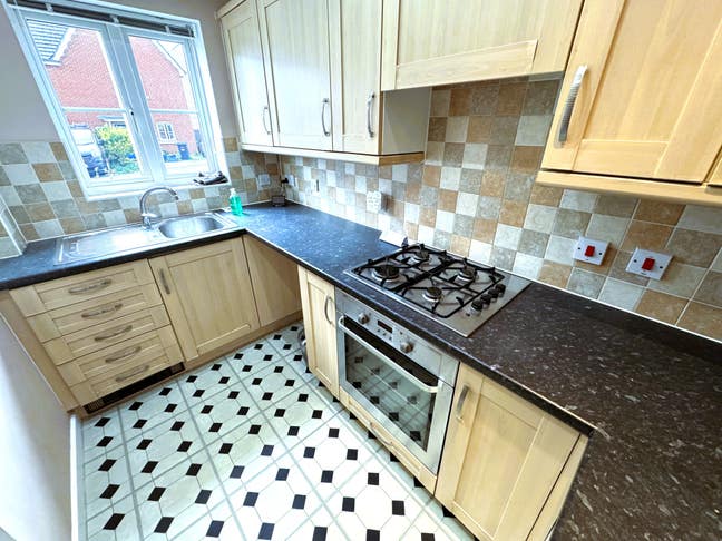 2 Bed House Newbury Park £1900 Pcm Main Photo