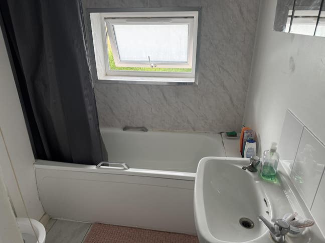 Single room to rent in CB5 Main Photo