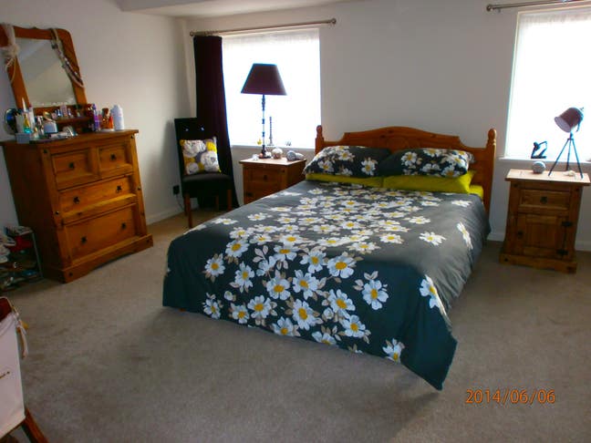 Nice double bed in bright house  Main Photo