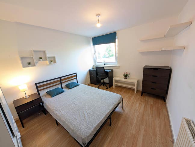 Room in a Fully Furnished Flat Balcony Parking Main Photo
