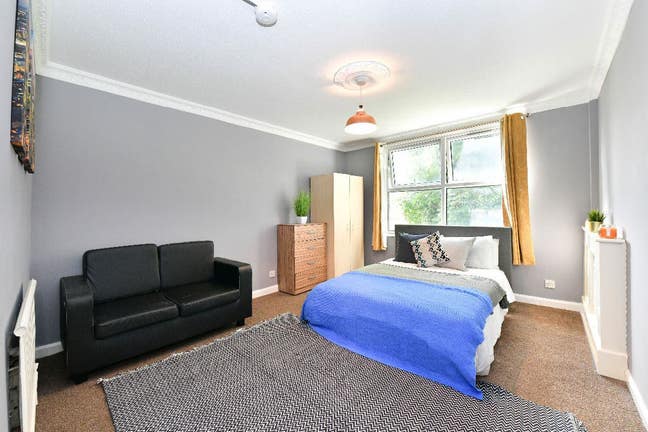 Available in October - Hackney Modern Large Room Main Photo