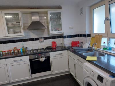 A single/ small double room for rent Main Photo