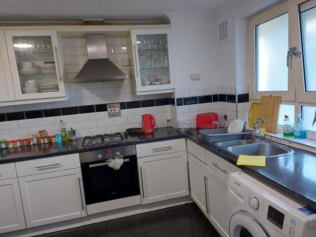 A single/ small double room for rent Main Photo