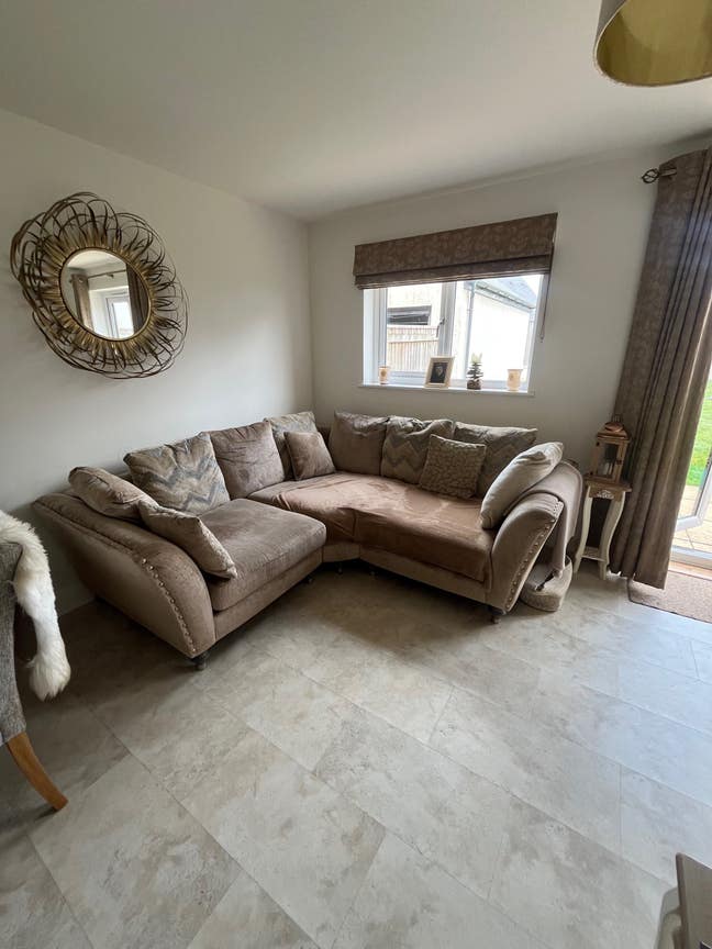 Lovely Double Room and Private Family Bathroom Main Photo