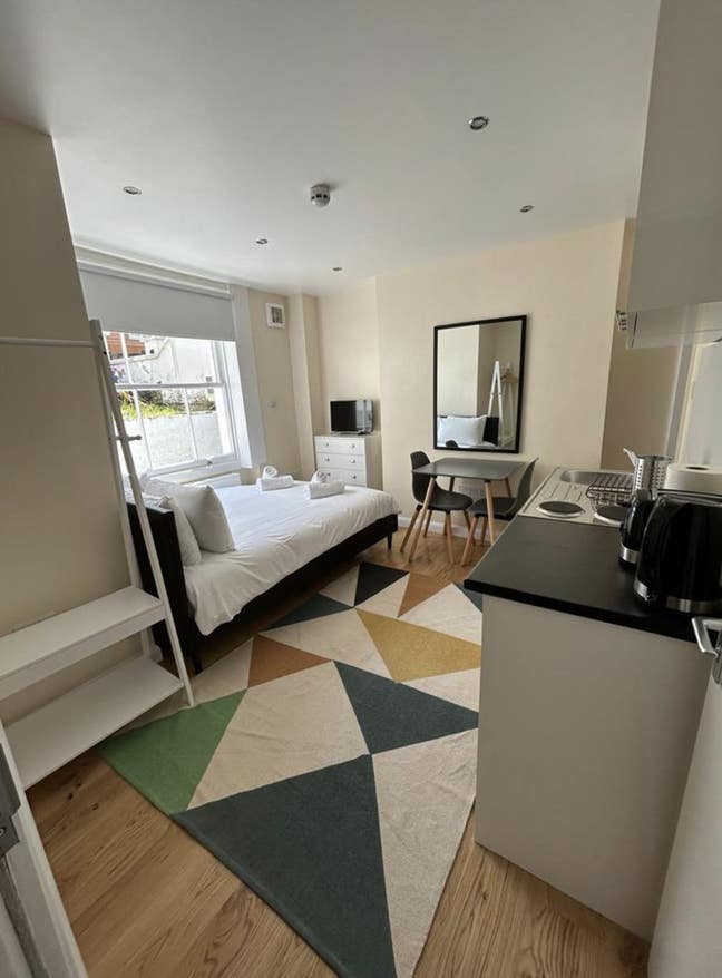 This naturally bright and spacious fully self-cont Main Photo