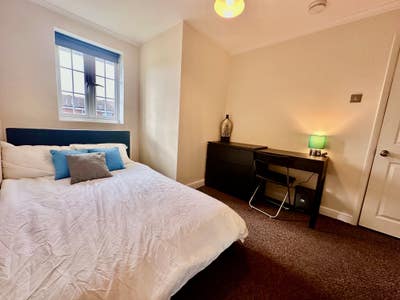 🔥 Great Room with Parking! No Deposit Option! 🔥 Main Photo