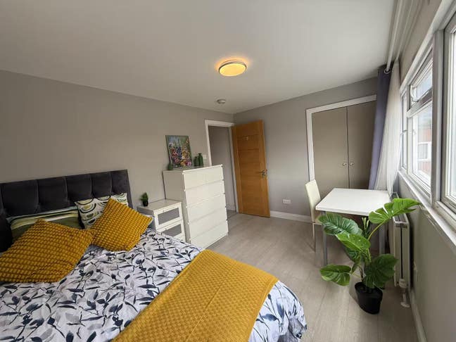 Morden Double  Room Free WIFI+ Cleaner Main Photo