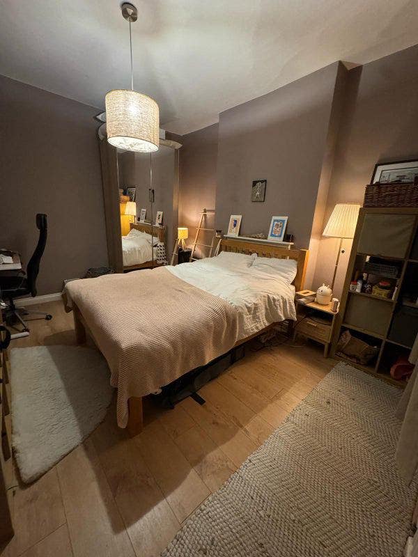 Large double room in a big sunny house  Main Photo