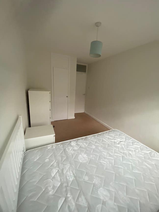 Beautiful Double Room in Clean Property Available  Main Photo