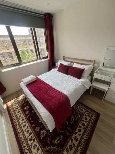 En-suite in 2 bedroom apartment  Main Photo