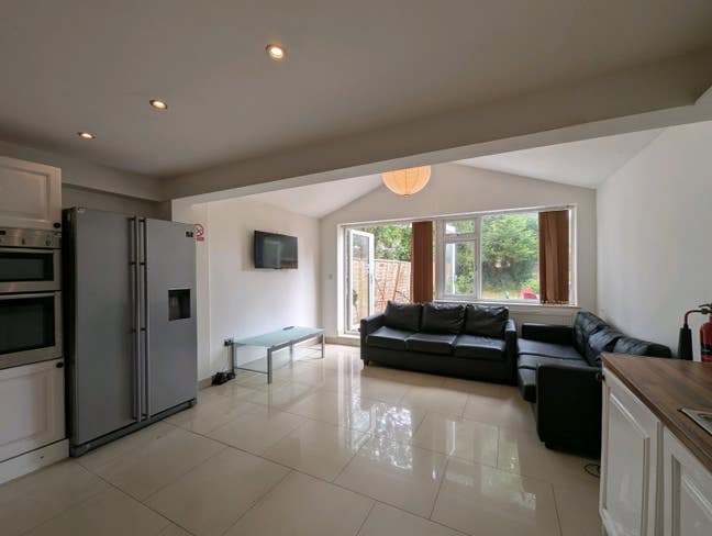 🎉Amazing Modern All En-Suite 6-Bed House 😎 Main Photo