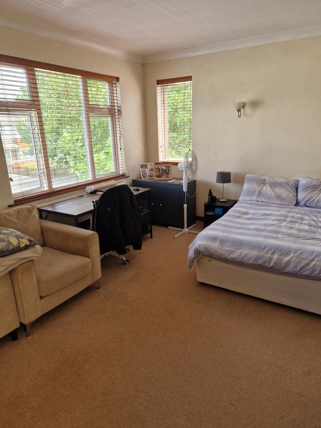 Huge Room with Private Bath – Like a Studio Flat Main Photo