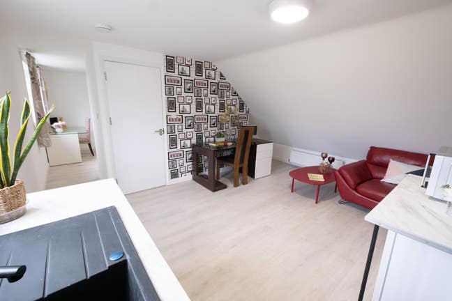 Beautiful, light, spacious studio nr A14 impington Main Photo