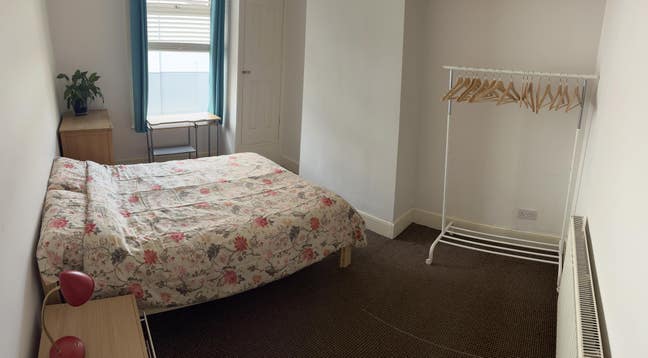 Furnished Room in Vegan Two-Bed House Main Photo