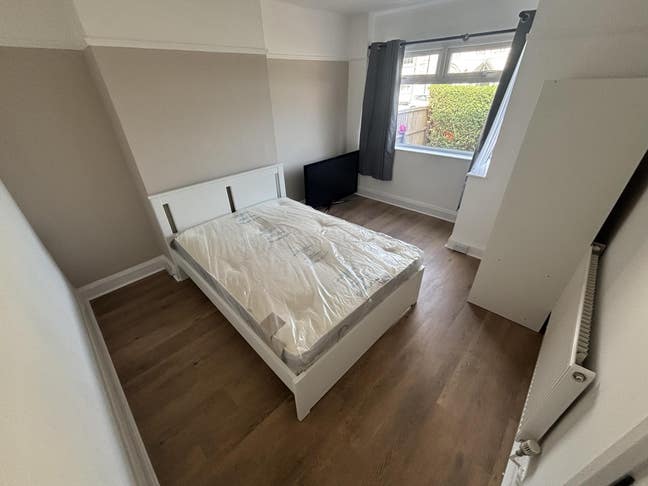 🔥Newly Refurbished Double Rooms – Wrexham Main Photo