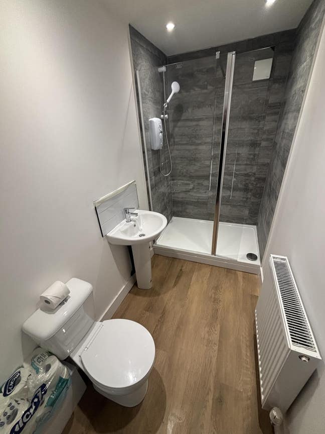 🔥Newly Refurbished Double Rooms – Wrexham Main Photo