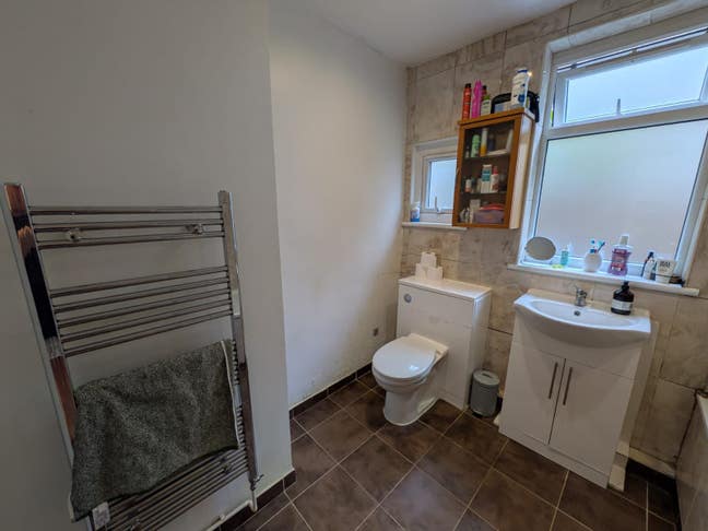 A spacious 2 bed ground floor warner flat with gar Main Photo
