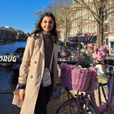 Hi! I'm Kimi, I'm 25 and work in the City. I'... Main Photo