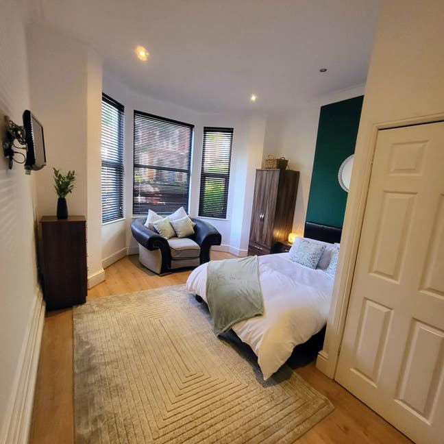 En‑Suite, Bills Inc, Private Parking, Derby DE22 Main Photo