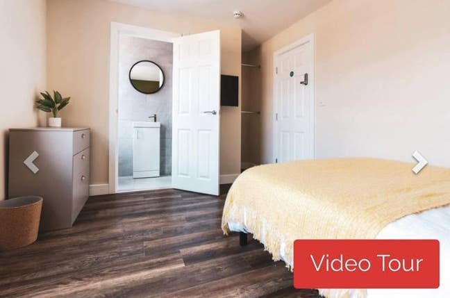 En-suite room available  Main Photo