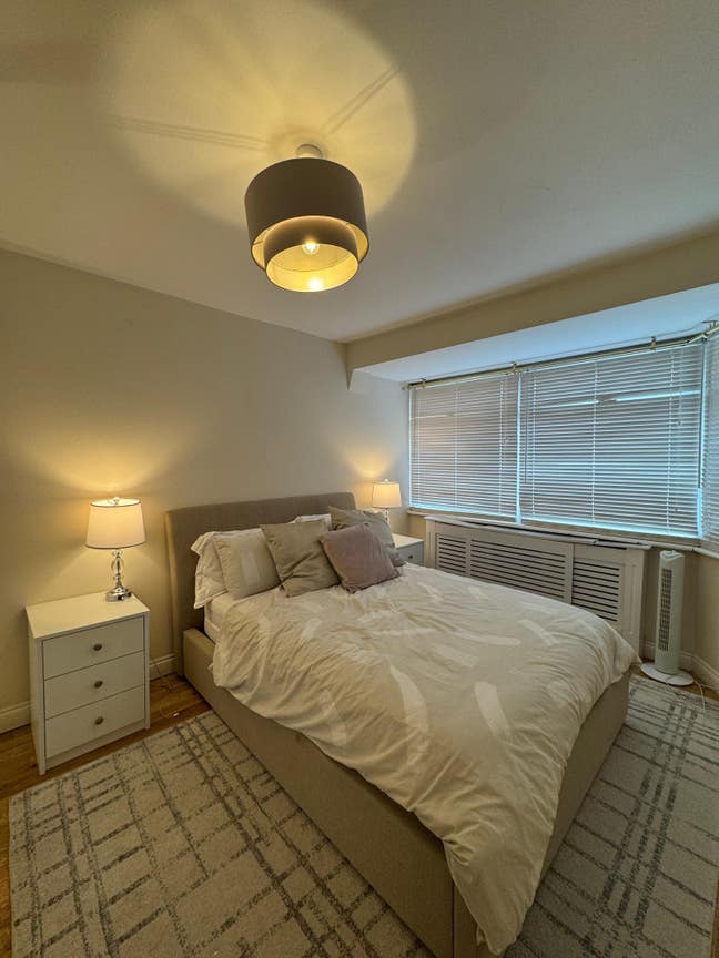 Large double room available in Hanworth Main Photo