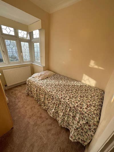 Newly Renovated Single Room in 3-Bed House – RM8  Main Photo