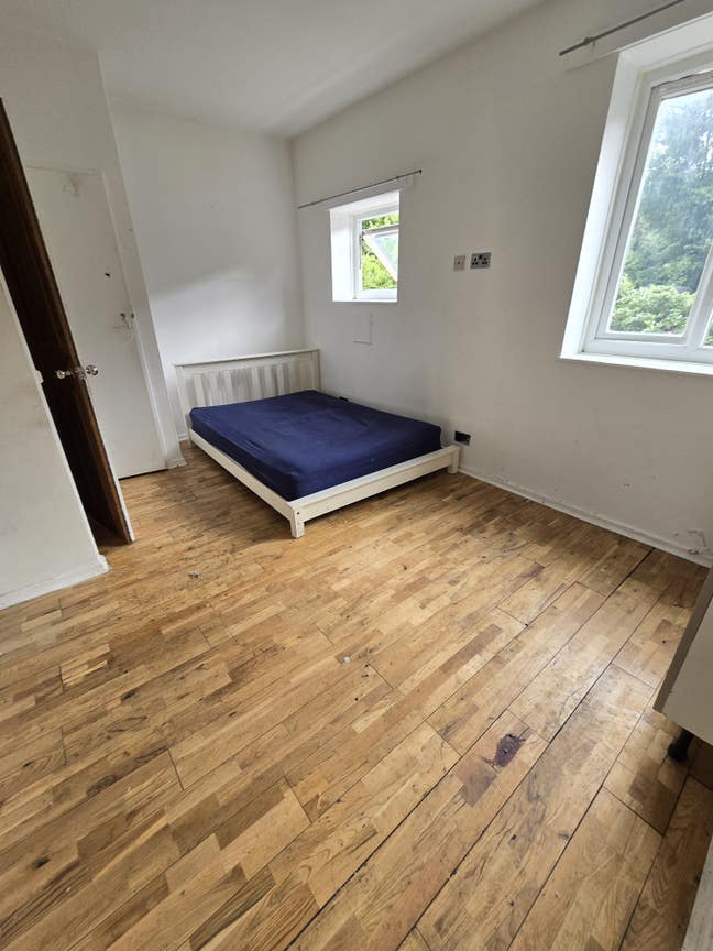 Beautiful rooms available in Roehampton Asda Main Photo
